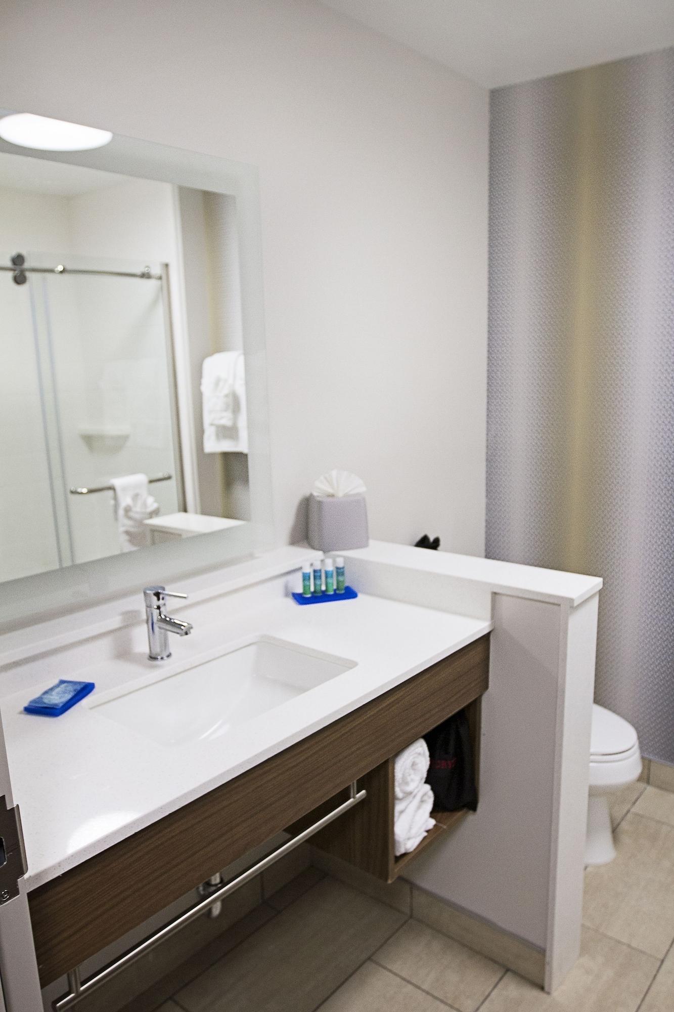 Holiday Inn Express & Suites Greenwood Mall By Ihg Esterno foto