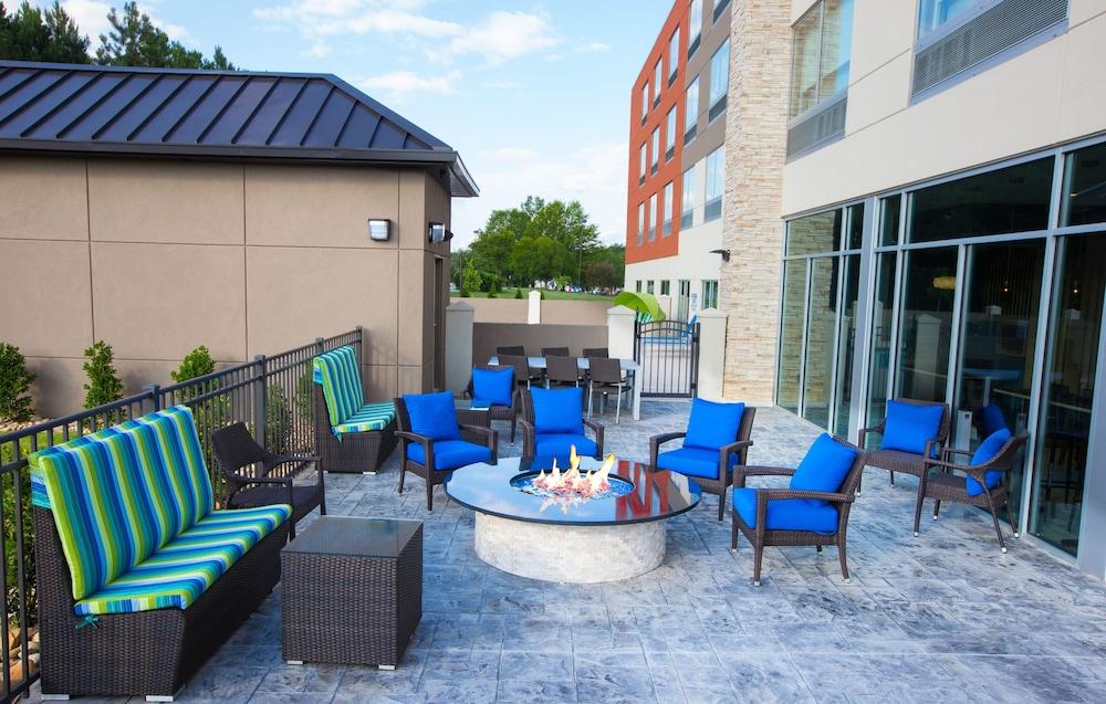Holiday Inn Express & Suites Greenwood Mall By Ihg Esterno foto