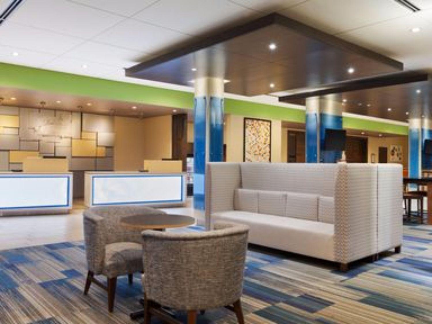 Holiday Inn Express & Suites Greenwood Mall By Ihg Esterno foto