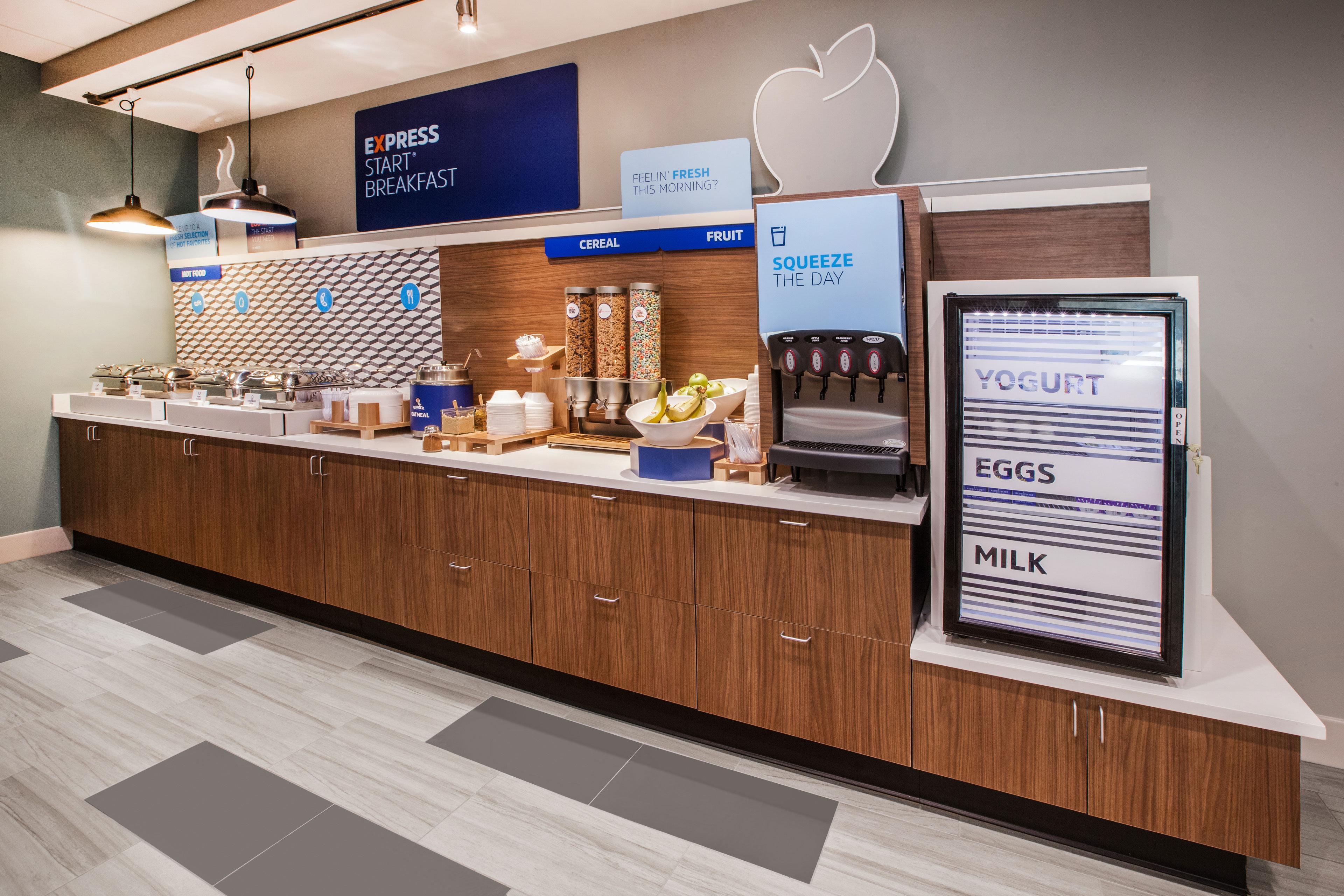 Holiday Inn Express & Suites Greenwood Mall By Ihg Esterno foto