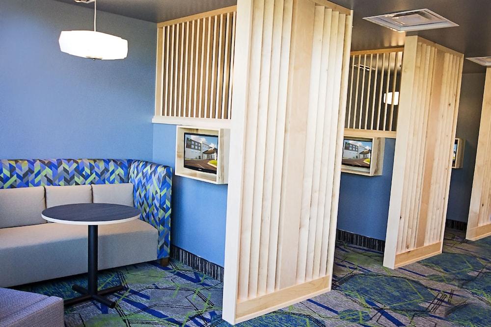 Holiday Inn Express & Suites Greenwood Mall By Ihg Esterno foto