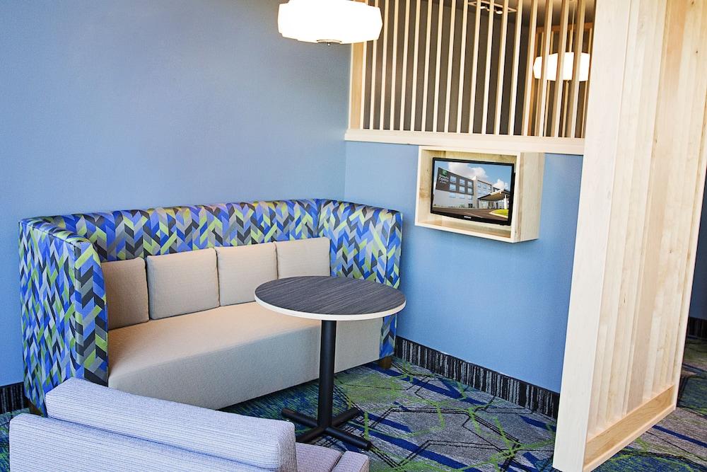 Holiday Inn Express & Suites Greenwood Mall By Ihg Esterno foto